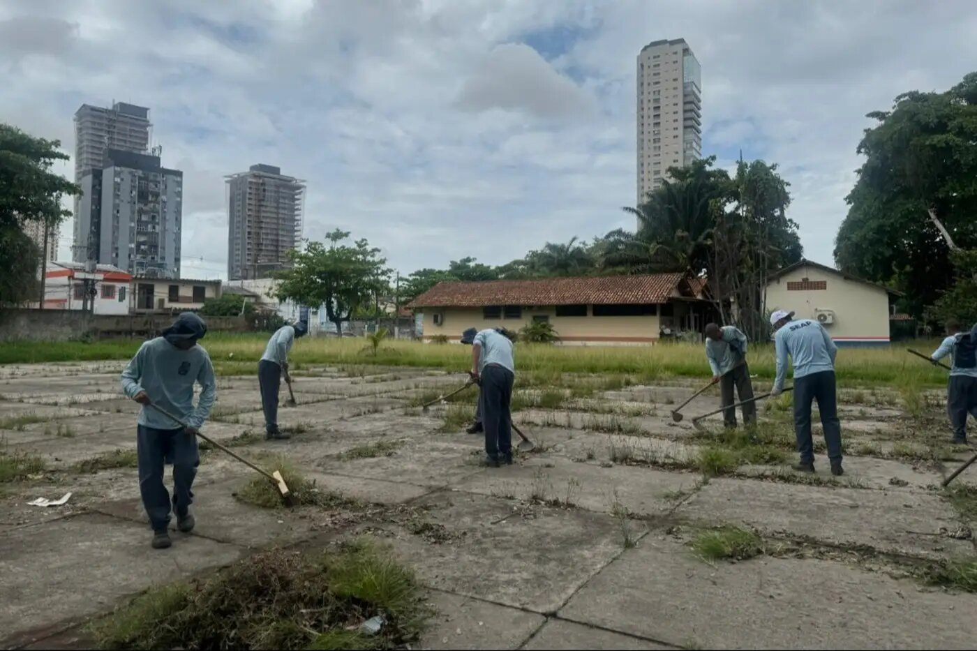 Seduc inicia projeto-piloto de limpeza de escolas estaduais no período de férias escolares