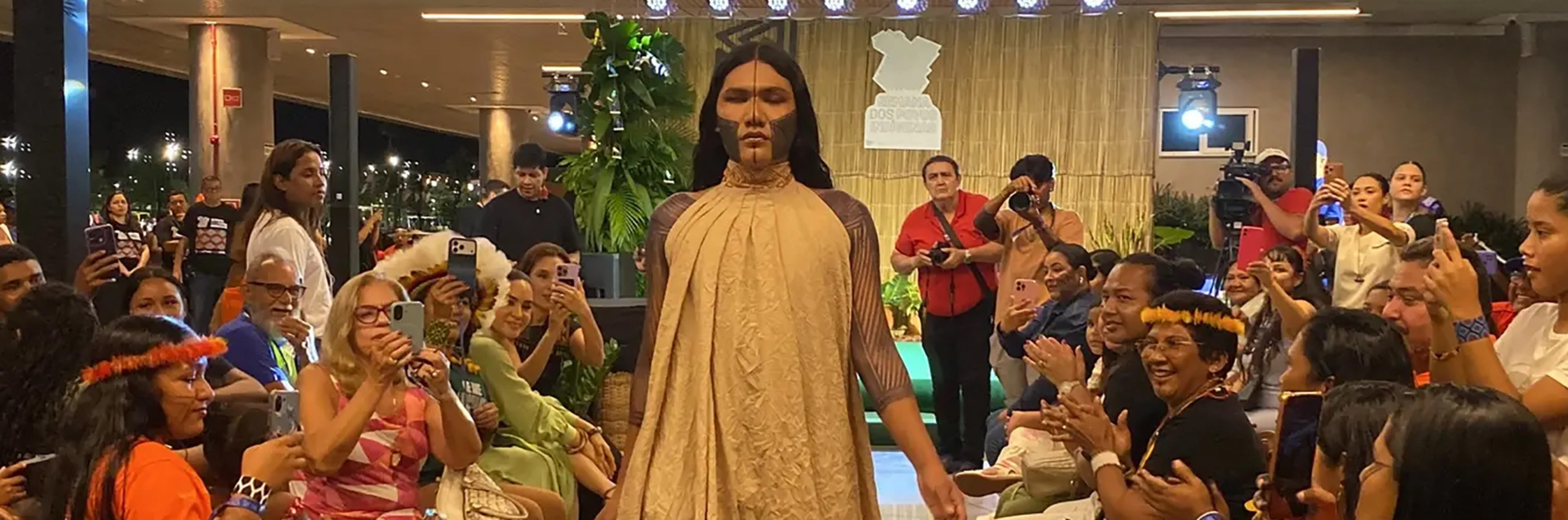 Coleção confeccionada com participação de internas do sistema prisional é exibida na Semana dos Povos Indígenas