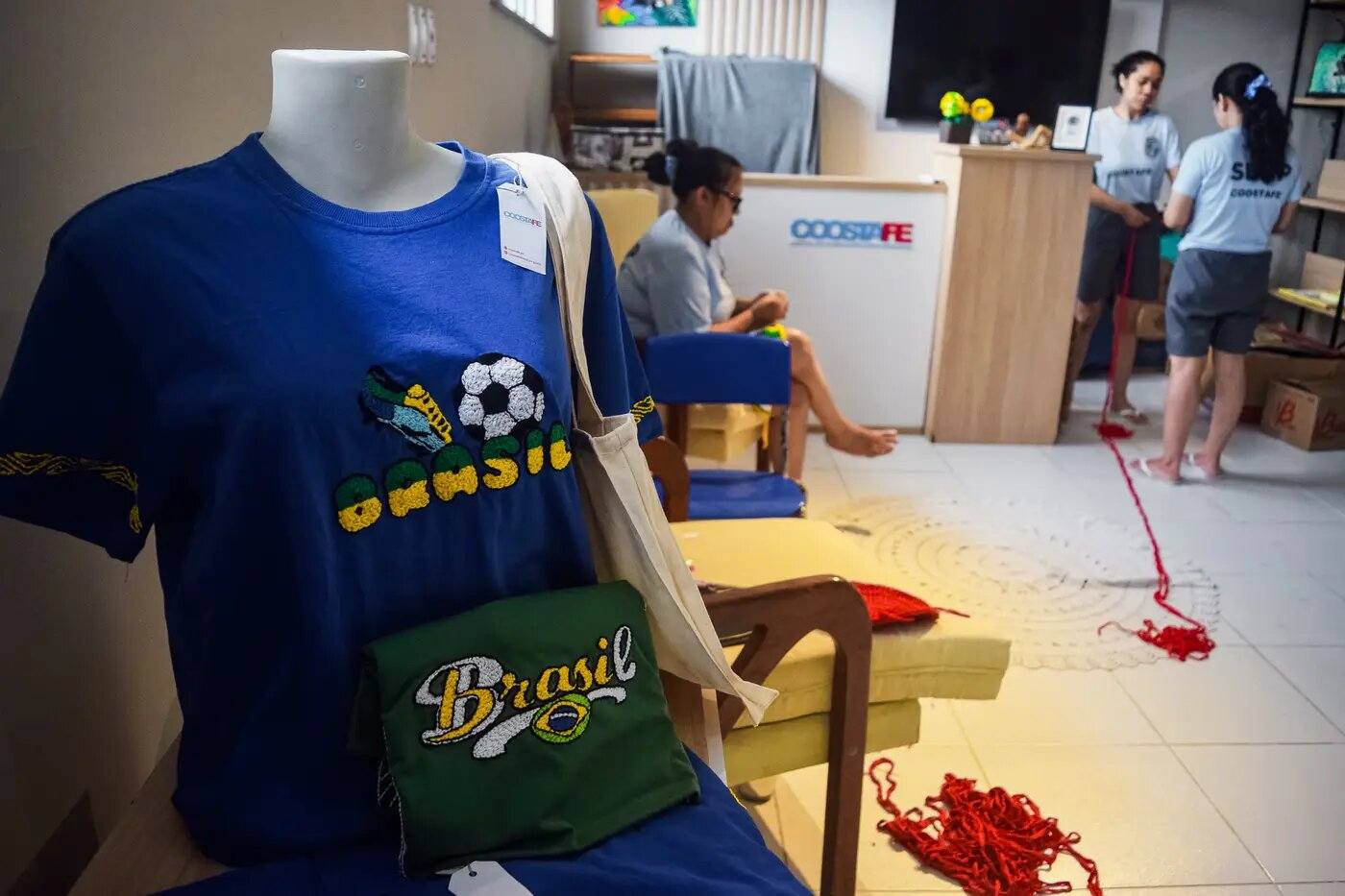 Peças sobre a participação da seleção brasileira na Copa do Mundo são o tema da coleção em destaque para o momento